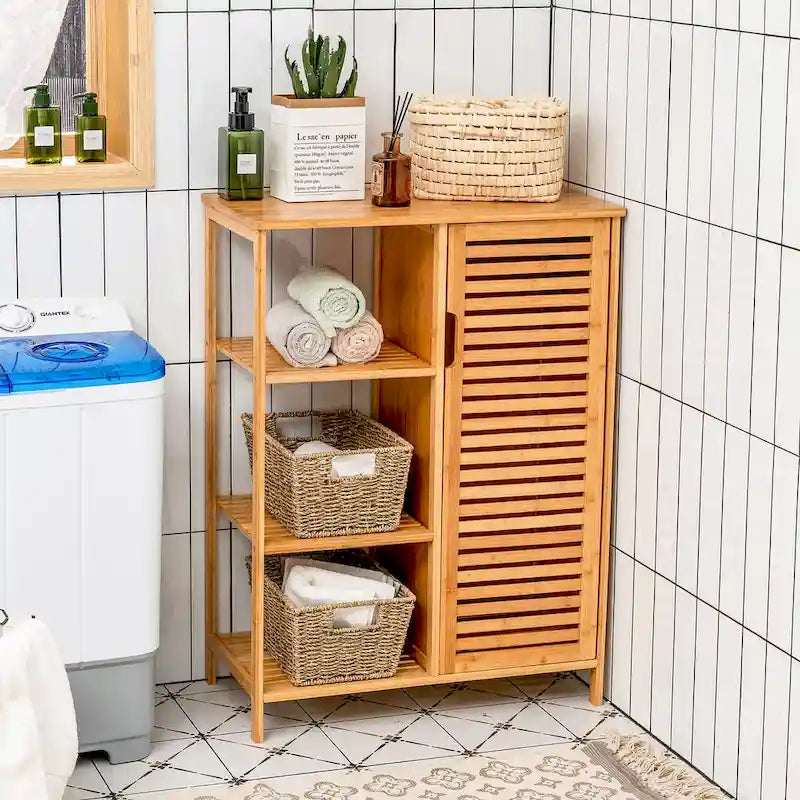Mobiletto da bagno in bambù con ripiani e un'anta a persiana