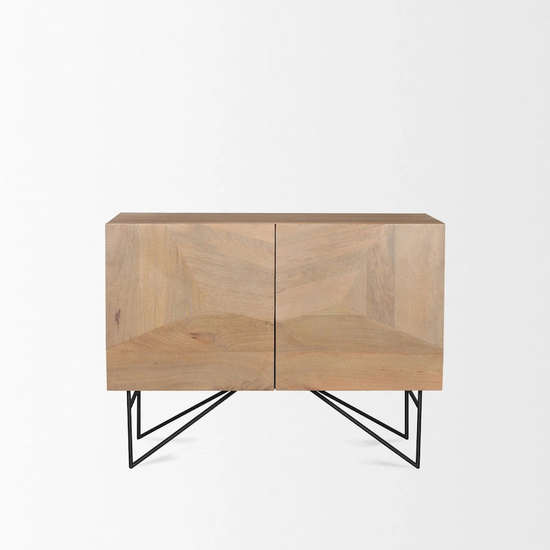 Mueble decorativo de madera con dos puertas y dos estantes
