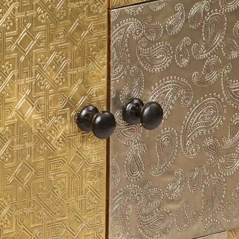 Aparador de madera maciza de acacia con detalles metálicos decorativos