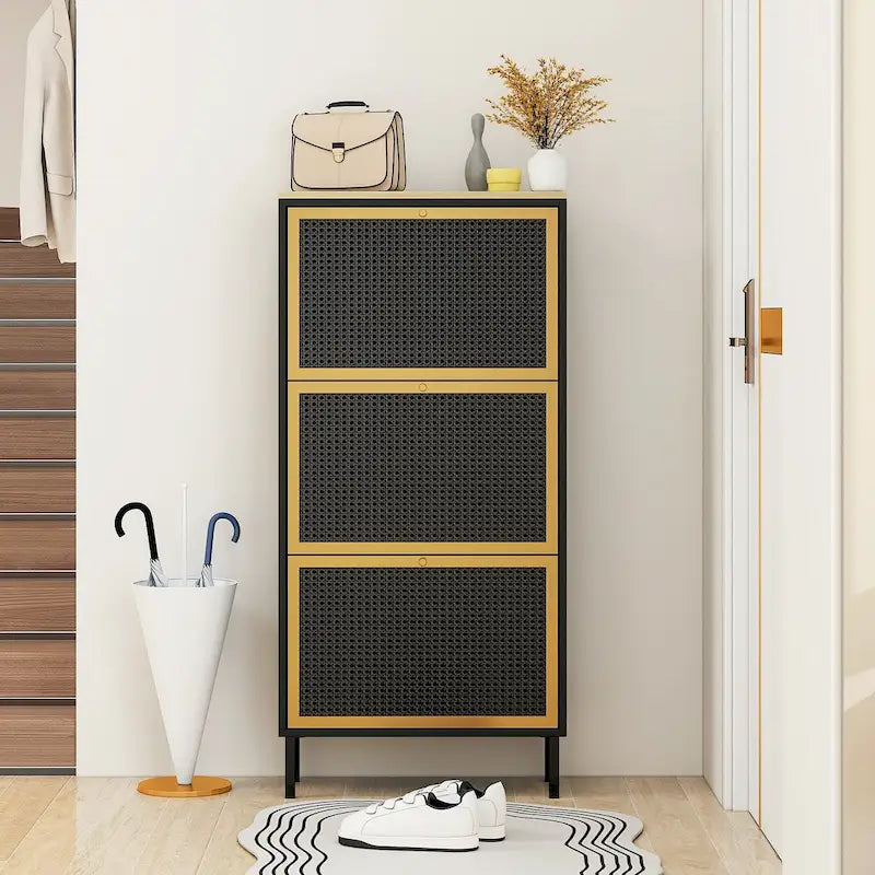 Freistehender Metallschuhschrank mit 3 Türen und Paneelen in Rattan-Optik