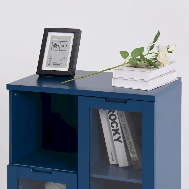 Moderne houten opbergkast met twee glazen deuren