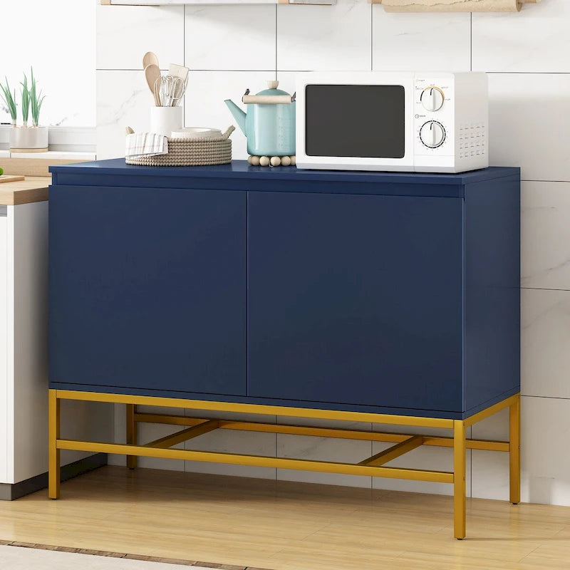 Minimalistisches Sideboard mit zwei Türen und goldenen Metallbeinen