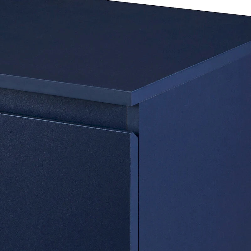 Minimalistisch dressoir met twee deuren en gouden metalen poten