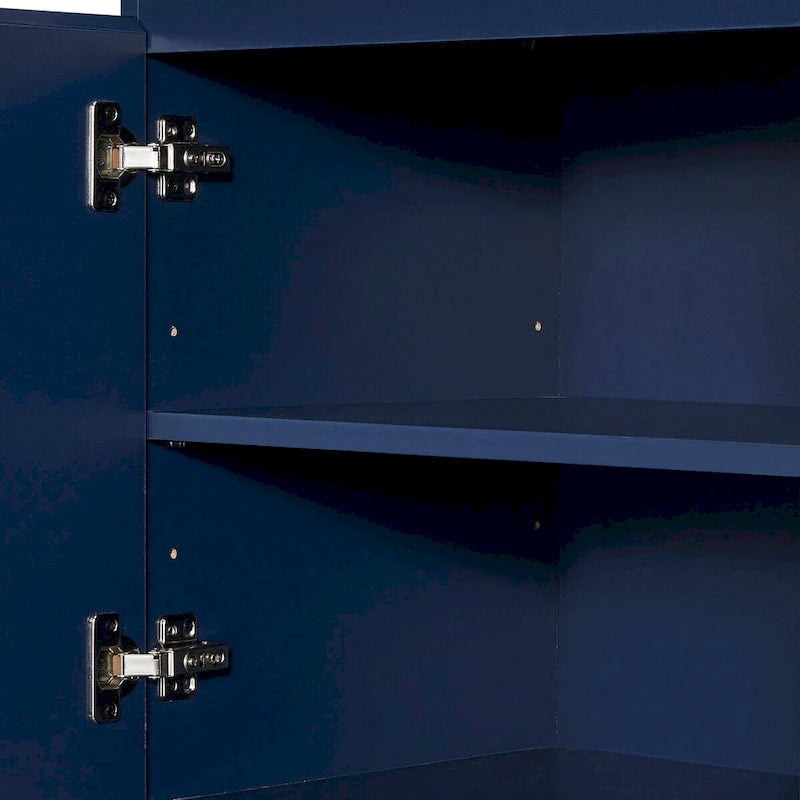 Minimalistisch dressoir met twee deuren en gouden metalen poten