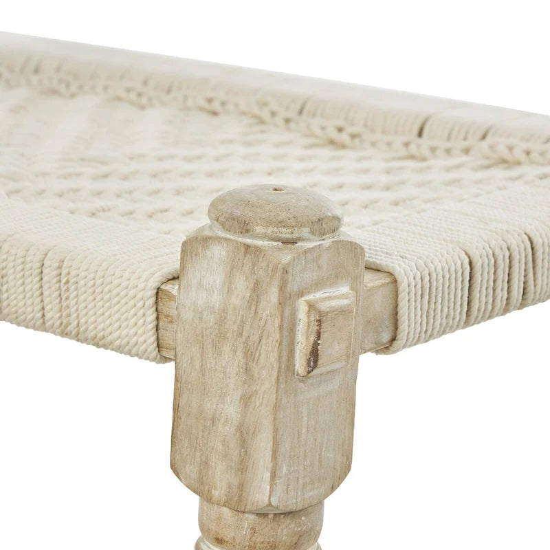 Beige gewebte Baumwollbank mit Chevron-Muster und hellbraunen Beinen aus Mangoholz